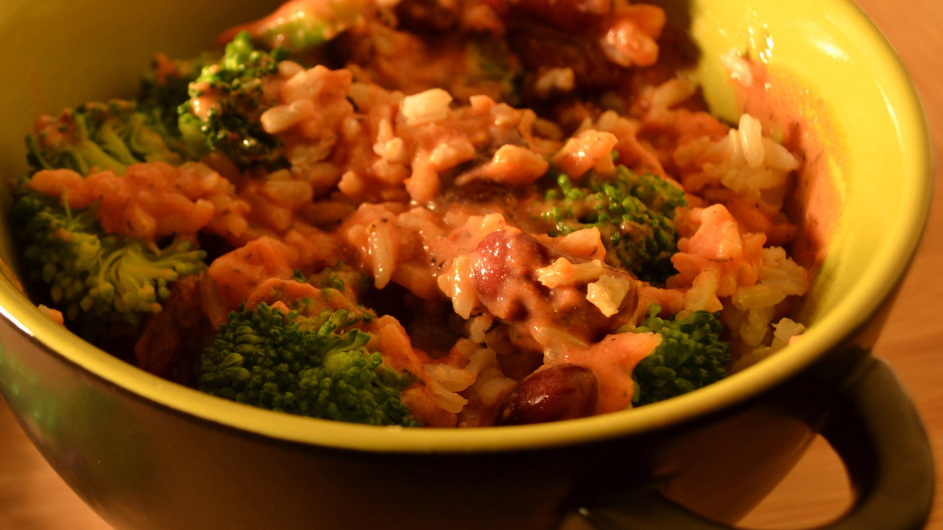 Riisiroog brokoli ja punaste ubadega (Vegan)